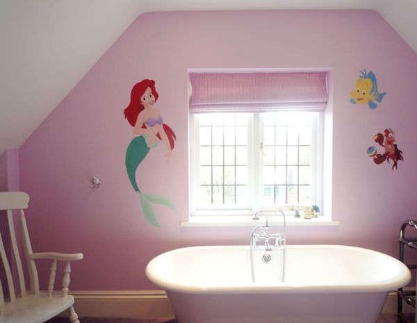 44a14ftrangtriphongtamdaymausa Thiết kế trang trí phòng tắm đầy màu sắc vui nhộn cho bé