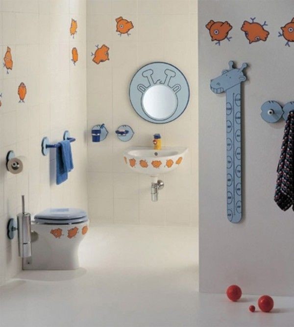 581b41trangtriphongtamdaymausa Thiết kế trang trí phòng tắm đầy màu sắc vui nhộn cho bé